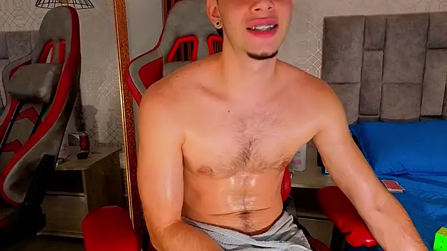 Pokazy przed kamerką – isaacblaze_