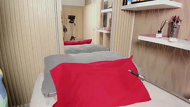 NhoanBrunette's Live XXX Chat