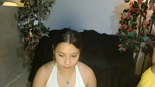 XXX chat uživo modela 3littles