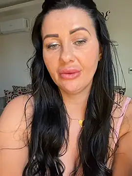 IRISWHITE17 Adlı Modelin Canlı XXX Sohbeti