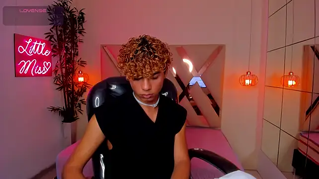 Živý XXX chat Anyelo_Twink