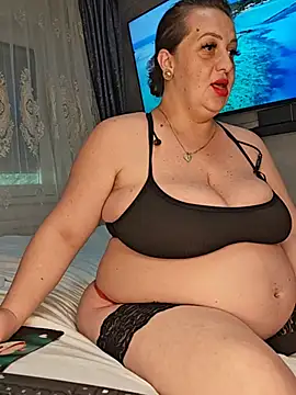 AvaSquirtMilf: διαδικτυακό σόου στην κάμερα