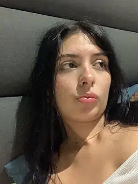 Show modela VIOLET_19XXX na web-kameri
