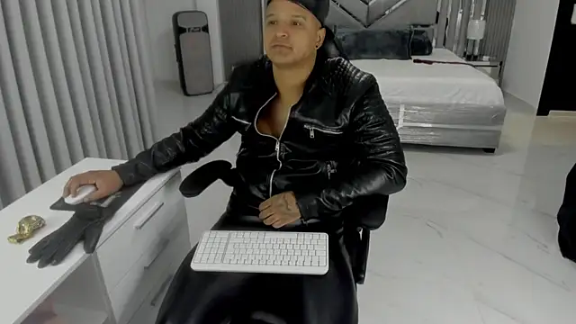 master_leather 现场XXX聊天