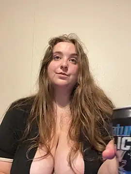 Caligirl9895 élő XXX-chatje