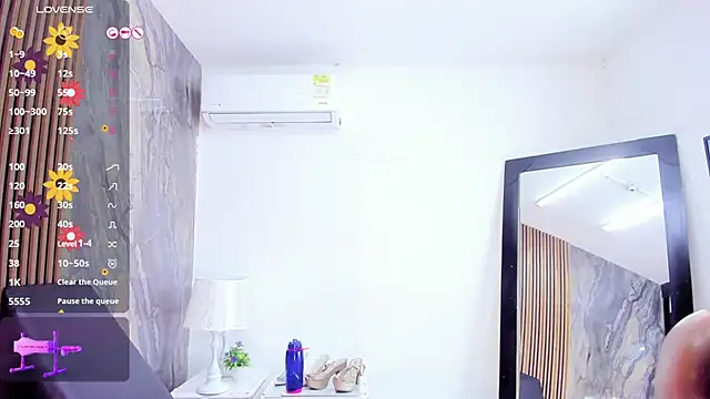 Chat +18 de LauraSaenz01 ao vivo