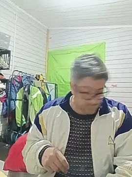 Girth_Gusn Webbikameraesitys