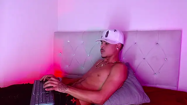 XXX chat uživo modela Angel_foxc13