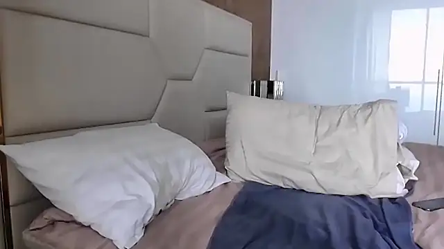 sex2 Adlı Modelin Canlı XXX Sohbeti