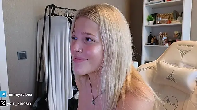 Chatroom XXX en direct de Maya_NextDoor