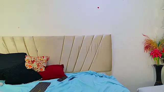 sweetauracouple Live XXX-Chat