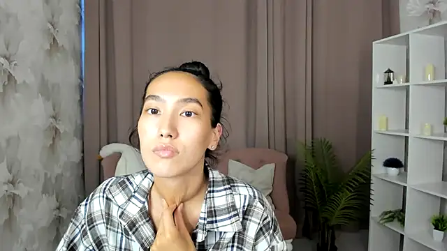 FlirtyAura Chat XXX in diretta
