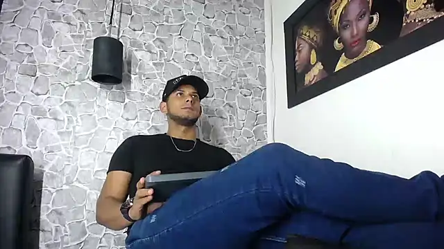 Chris_Dick23 Adlı Modelin Canlı XXX Sohbeti