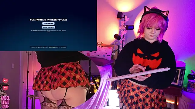 Angel-Lewd-Cake 现场XXX聊天