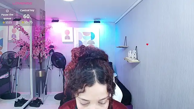 Maggy_t18 Chat XXX in diretta