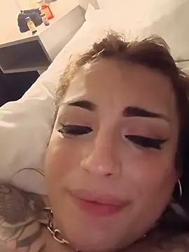 UrHellBri-L's Webcam Show