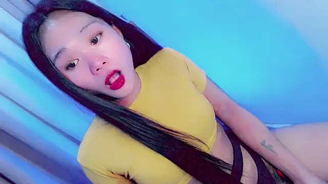 Amomentoflust202 webcam show