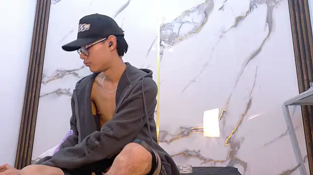 Chatroom XXX en direct de Andrew16__Re