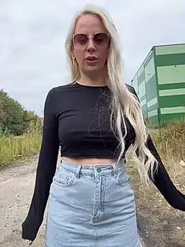 June695_ Live XXX-Chat