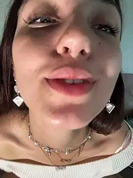 DollyTall élő XXX-chatje