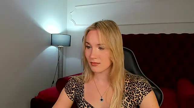 ElaraVoltagen Live XXX chat