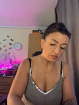 Hotangel75 লাইভ XXX চ্যাট