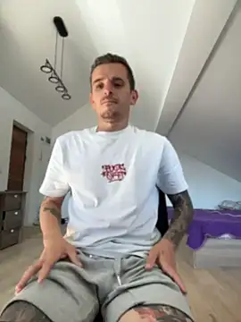 Huge_cock22cm's Webcam Show