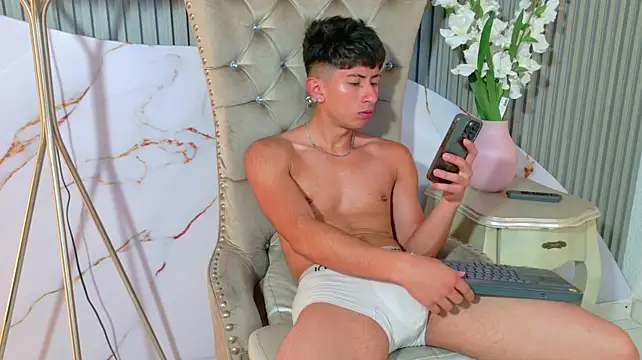 AndyJustgame_'s Live XXX Chat