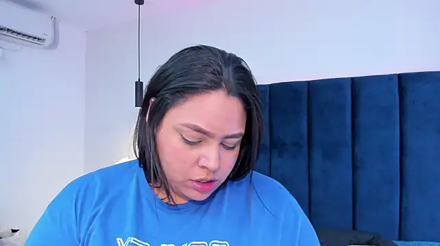 mayaacurvy Chat XXX in diretta
