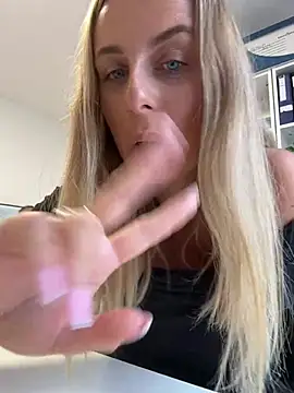 Hii_Lolla Live XXX Chat