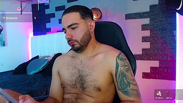 adamhairy Adlı Modelin Web Kamerası Şovu
