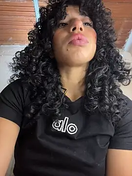 צ'אט XXX בשידור חי של Miily_0