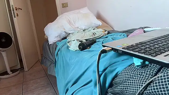 PierPesaroX Chat XXX live