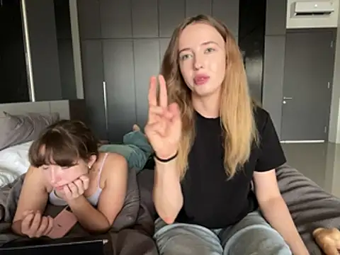 Nura_n_Sarah's Webcam Show