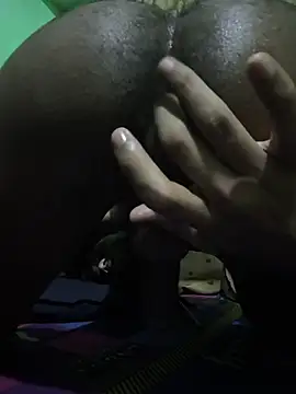 Show modela ypji7 na web-kameri