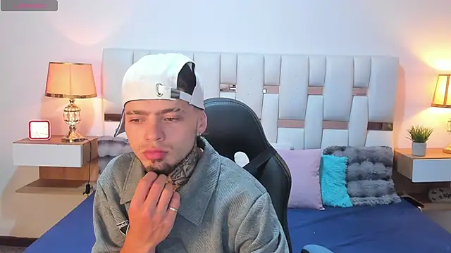 XXX chat uživo modela Zeus_damian21