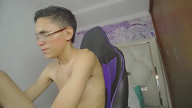 Show modela Asher_athlets na web-kameri