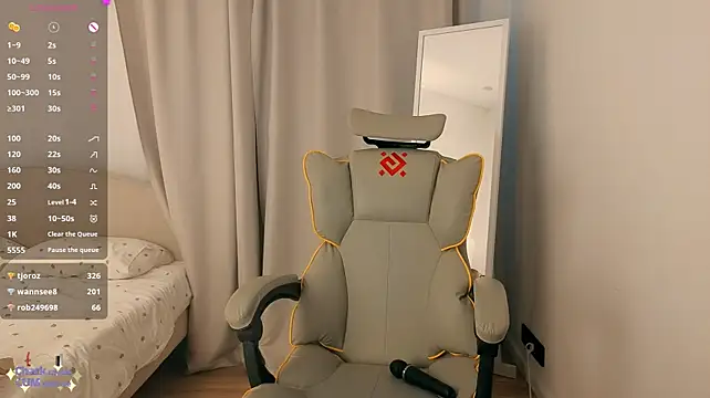 mowalova Chat XXX live