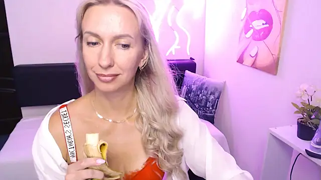 Cute_Smile_Shy Adlı Modelin Canlı XXX Sohbeti