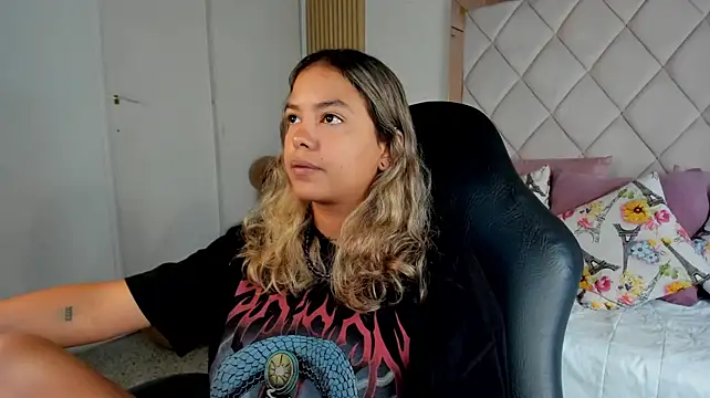 dulce_lyraa1 élő XXX-chatje