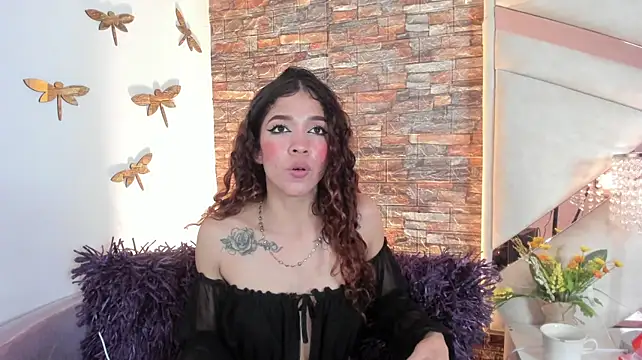 evelyn__rose1 Adlı Modelin Canlı XXX Sohbeti