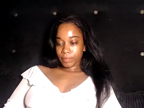 Cattaleen Adlı Modelin Canlı XXX Sohbeti