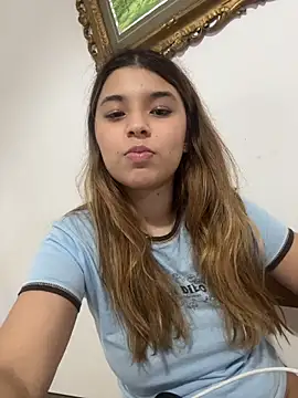 צ'אט XXX בשידור חי של baddieasiantv