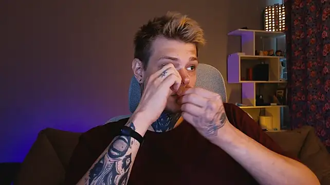 DENIS_HERE 网络视讯表演