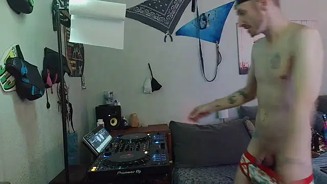 Chat XXX ao vivo de pyrowuff