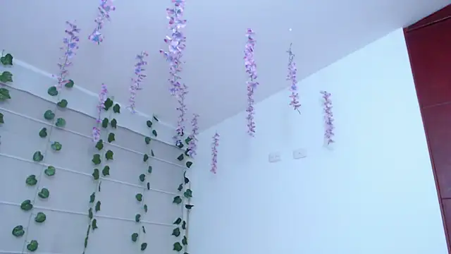 Sarabubbie Chat XXX live