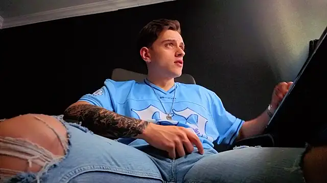 צ'אט XXX בשידור חי של FelixStarkk