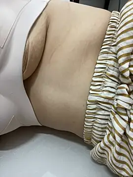 Milk_Mom99's Live XXX Chat