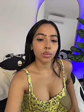 _Emily_Thompson_ Adlı Modelin Canlı XXX Sohbeti