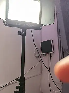 צ'אט XXX בשידור חי של EthanNovaa